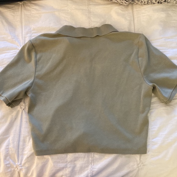 Aritzia collared cropped button down - Picture 3 of 3